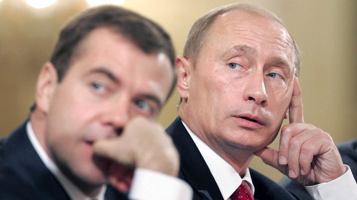 Медведев спорит с Путиным из-за налоговиков