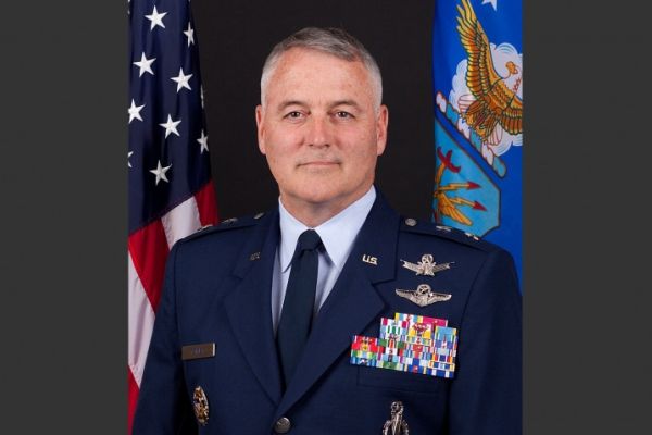 Генерал ВВС США уволен за пьянство в России