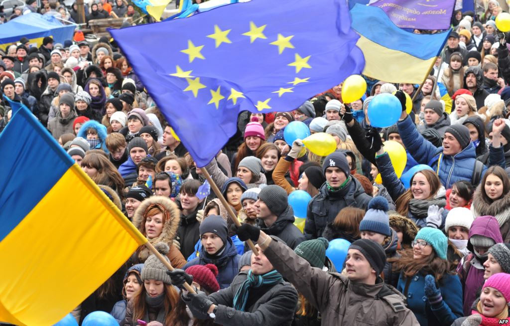 Суд запретил митинги, сцены и громкоговорители в центре Киева