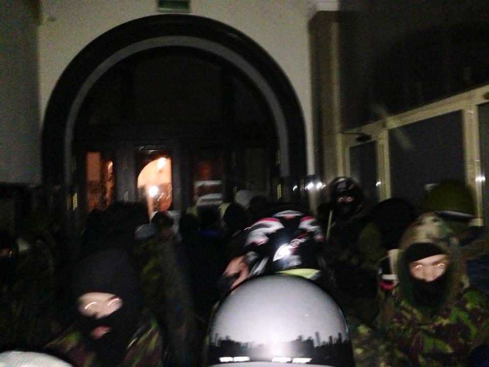 Правые радикалы пытались вернуть здание горадминистрации в Киеве