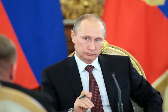 Путин поднял по тревоге войска Западного военного округа на фоне споров о Крыме