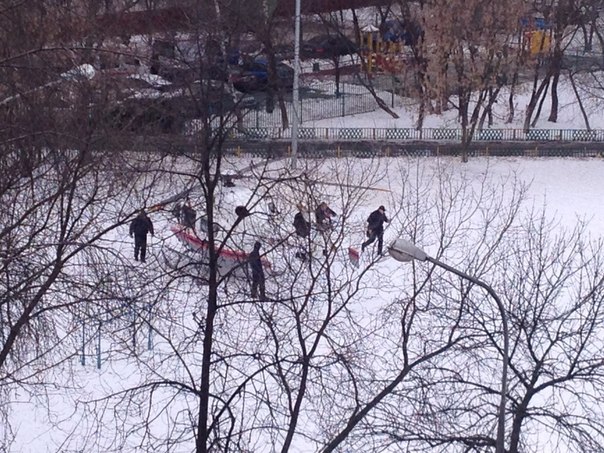 МВД: школу в Москве захватил ученик старших классов, погибли учитель и полицейский
