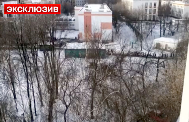 В московской школе вооруженный мужчина взял в заложники детей