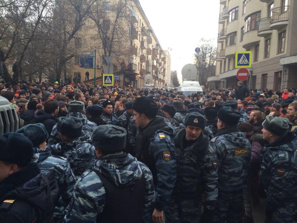 Суд по «Болотному делу» обернулся стихийным митингом