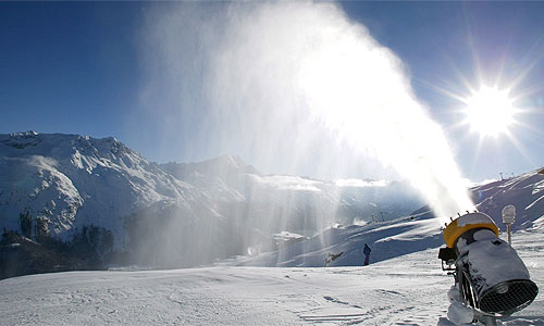 На Олимпиаде начали расходовать «запасной» снег из-за очень теплой погоды