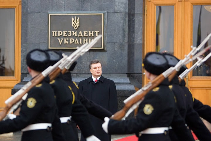 Янукович поднял жалование армии, Кличко боится гражданской войны