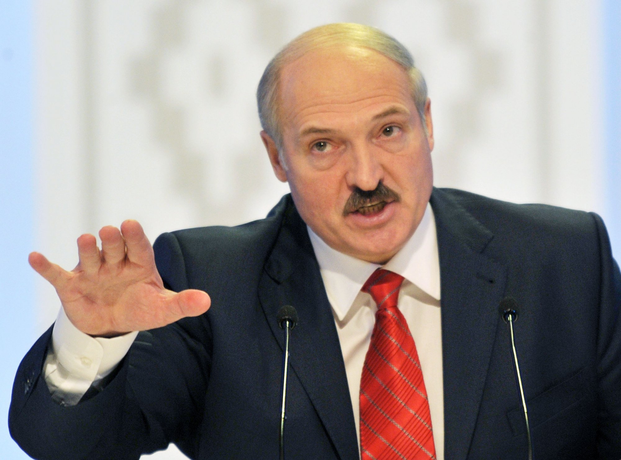 Лукашенко предлагает помощь Киеву и дает советы: меньше бегать по заграницам