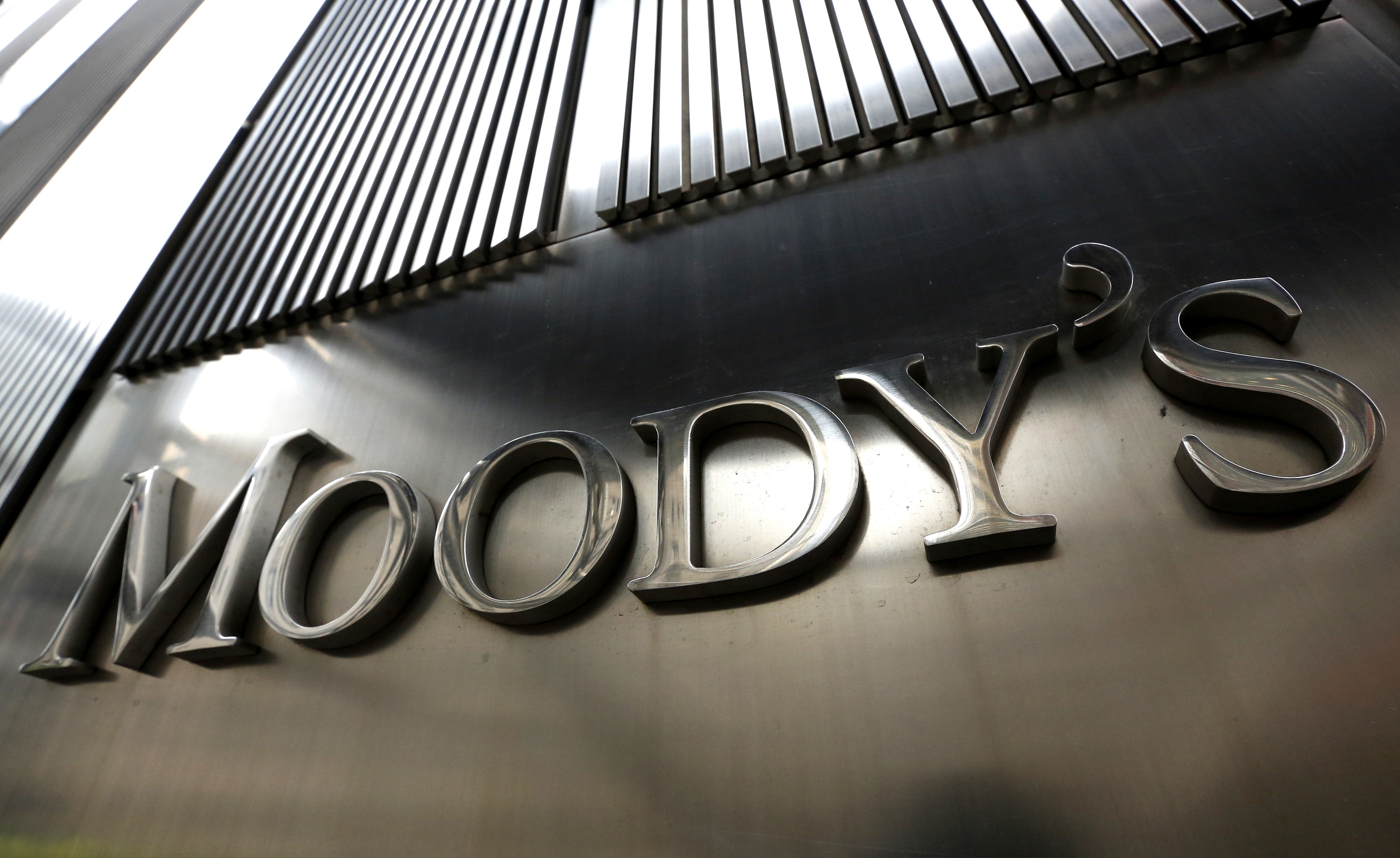 Moody’s пересматривает рейтинг России: экономика впадет в рецессию