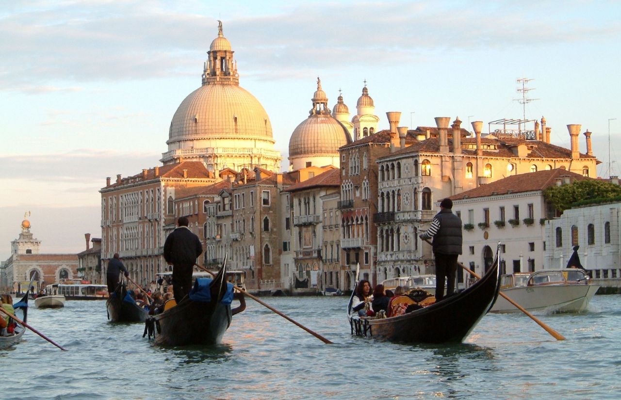 Жители Венеции и Вероны голосуют о независимости от Италии