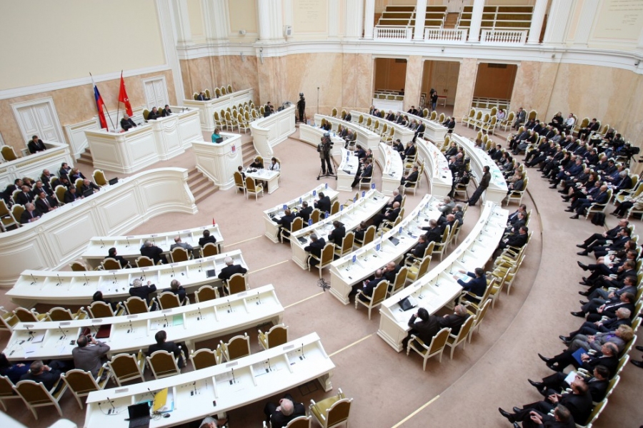 Парламент Петербурга запретил спрашивать спикера о «национал-предателях»