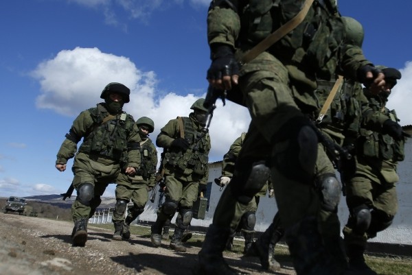 Минобороны Украины: российские войска маневрируют в километре от границ