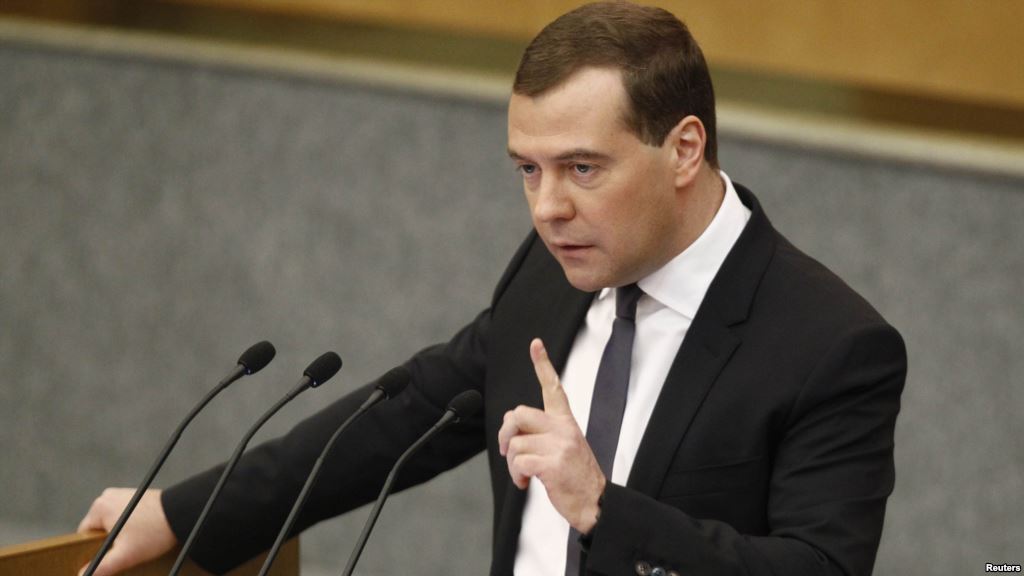 Дмитрию Медведеву «не стыдно за российскую деревню»