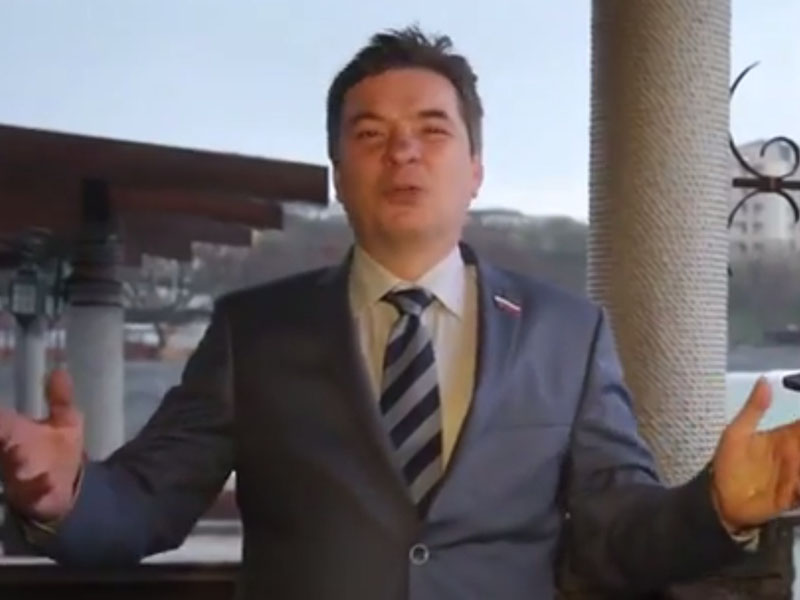 Астраханский депутат прославился в интернете клипом про Крым
