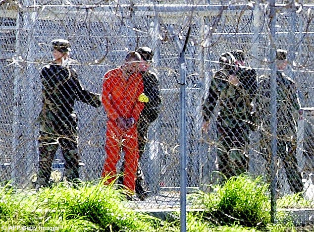 Al Jazeera: узников Гуантанамо пытают песнями Red Hot Chili Peppers