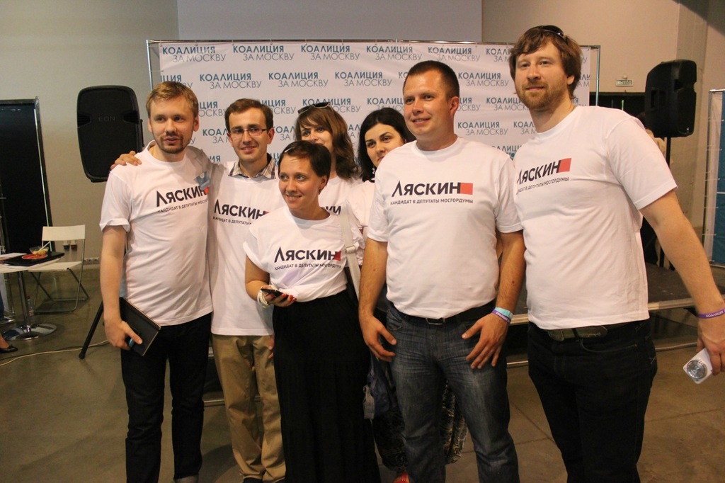 СК проводит обыски у соратников Навального, говорит о мошенничестве