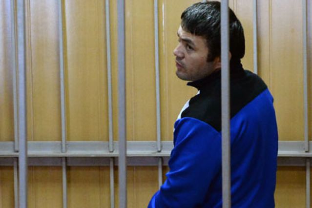 Обвинение просит 13 и 18 лет тюрьмы избившим полицейского на Матвеевском рынке