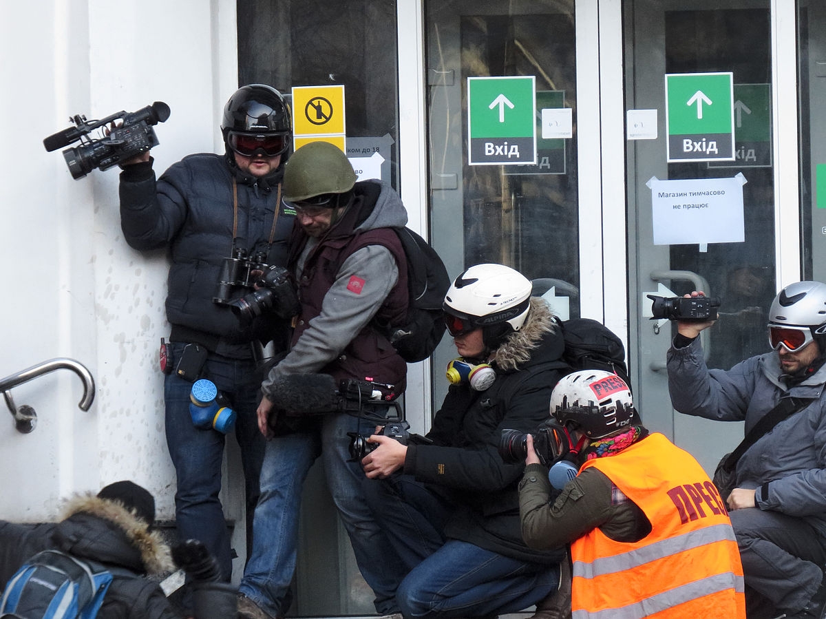 Киев обещает безопасность СМИ в обмен на аккредитацию в СБУ