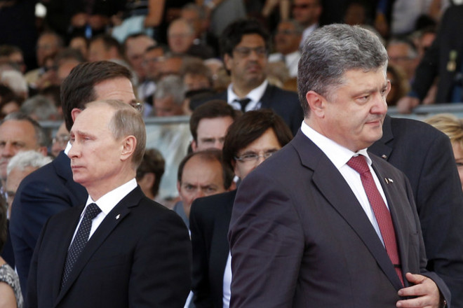 Порошенко объявил о прекращении огня после разговора с Путиным