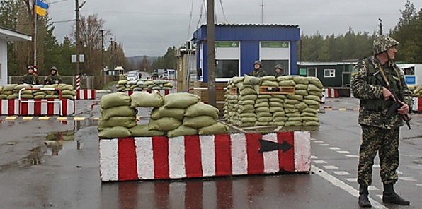 Украина пытается полностью закрыть границу с Россией, ополченцы ее открыли