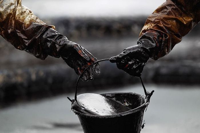 Поставки российской нефти в Европу падают из-за отсутствия спроса