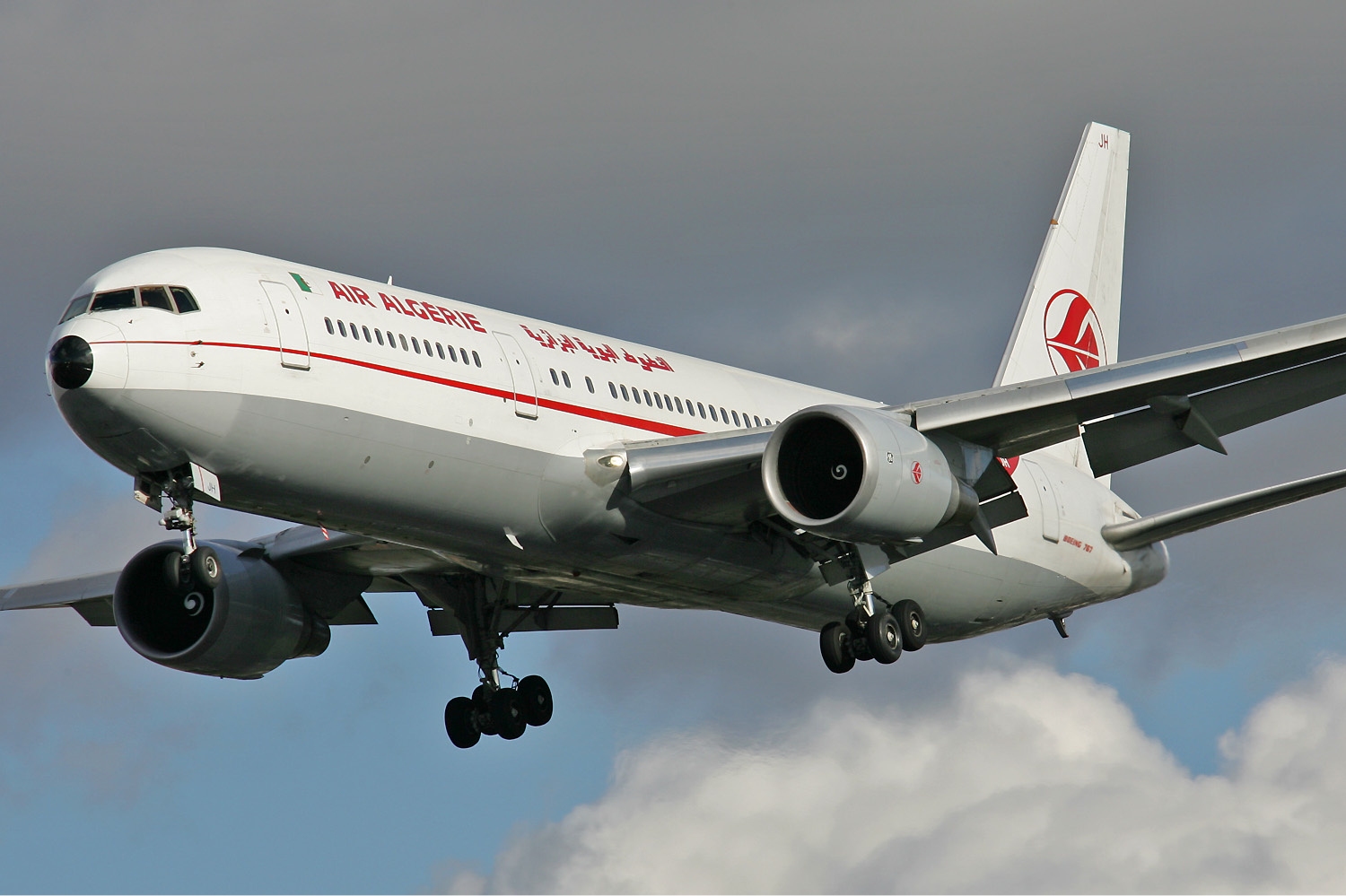Алжирский самолет разбился в Нигере. На борту было 116 человек
