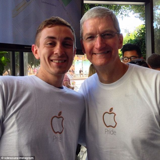 В США ждут каминг-аута главы Apple Тима Кука