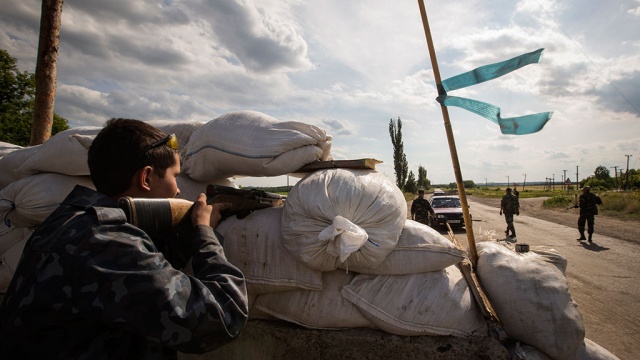 Левада: россияне винят Запад в украинском конфликте и боятся войны