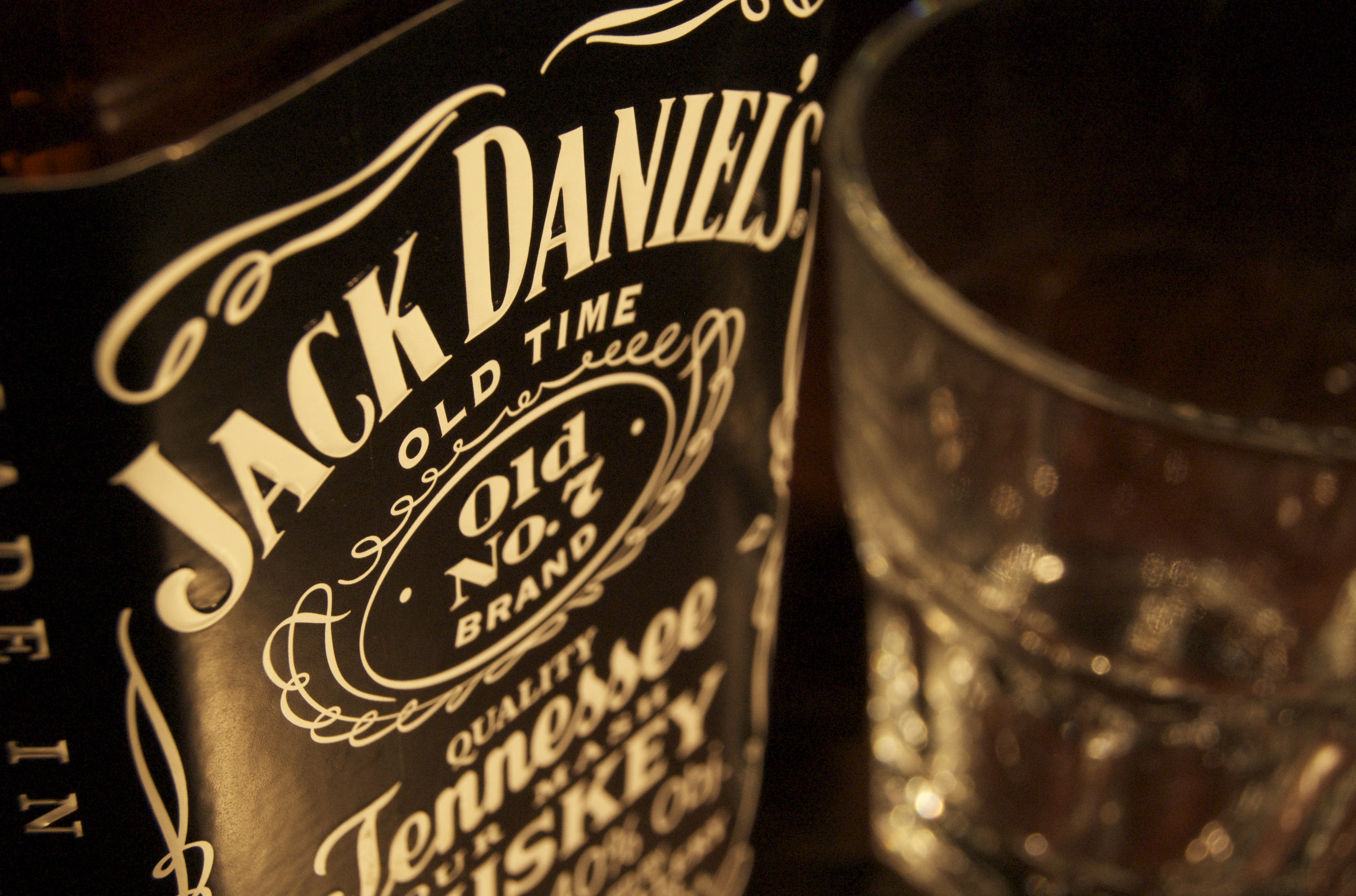 Роспотребнадзор придрался к Jack Daniel’s, обнаружив в нем «подозрительные вещества»