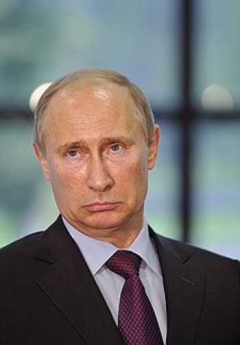 Левада: рейтинг Путина упал впервые за год