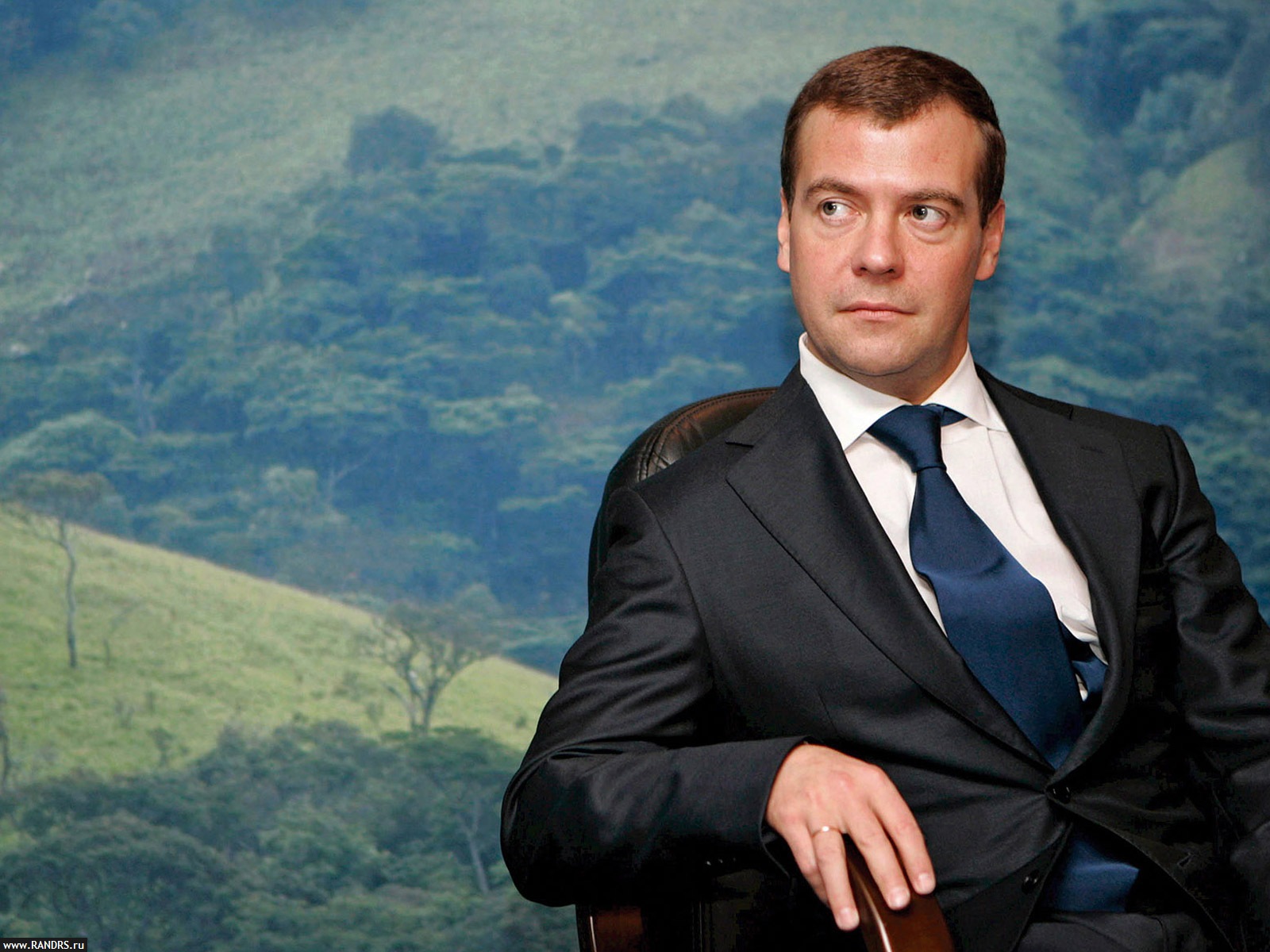 Медведев заговорил о повышении налогов
