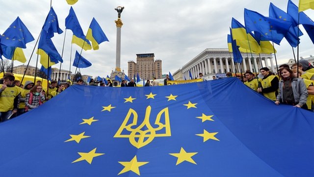 Почти половина жителей ЕС  и США не поддерживает помощь НАТО Украине