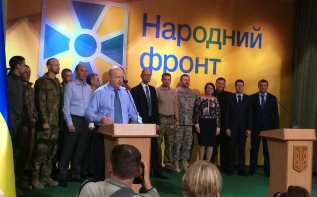 Яценюк и Турчинов возглавили партию «Народный фронт». В списке — активисты Майдана и комбаты