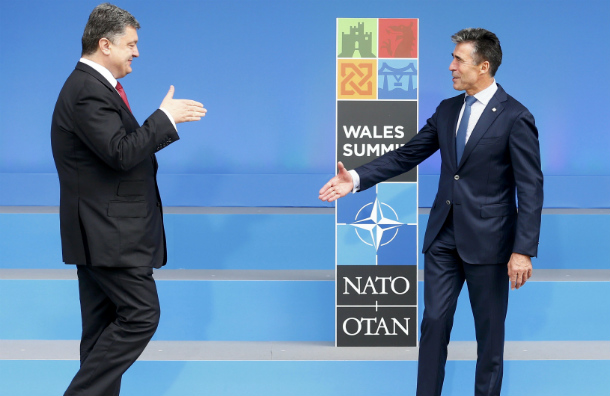 Порошенко: НАТО поможет Украине оружием и деньгами, но до членства далеко