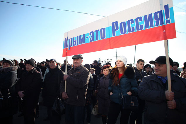 Россияне поддерживают, но все меньше радуются присоединению Крыма