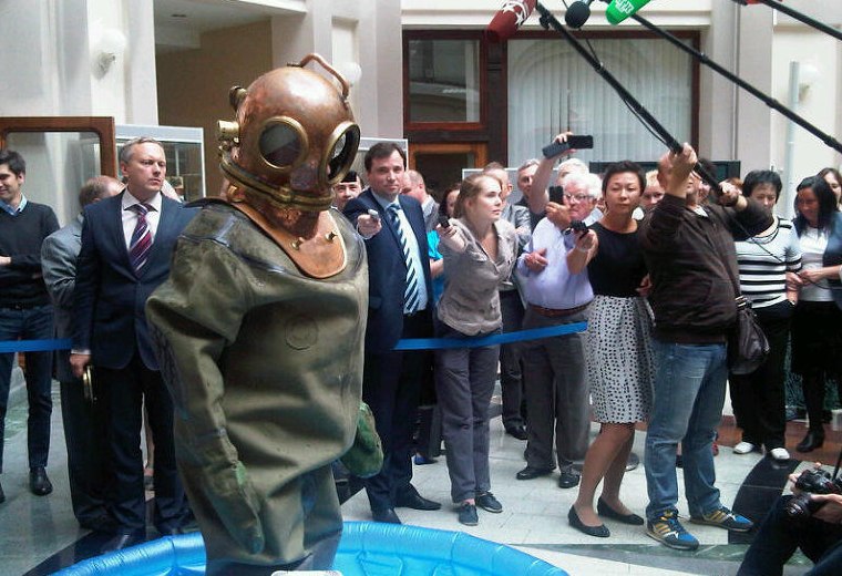 Ice Bucket Challenge по-русски: Чуров в водолазном костюме принял участие в акции