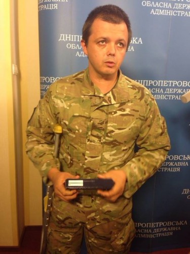 Командир батальона «Донбасс» Семён Семёнченко впервые показал своё лицо на вручении ему ордена Богдана Хмельницкого