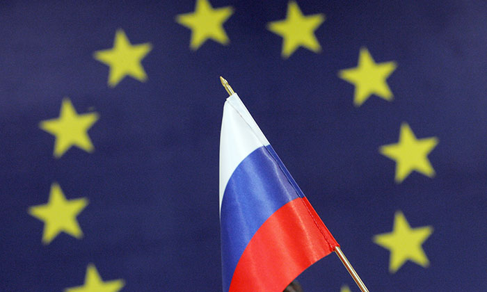 ЕС накажет Россию отключением от SWIFT, если она не выполнит его условий