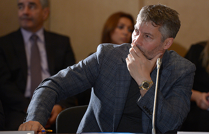 Мэра Екатеринбурга Евгения Ройзмана хотят лишить диплома, а следом за ним и мэрской должности