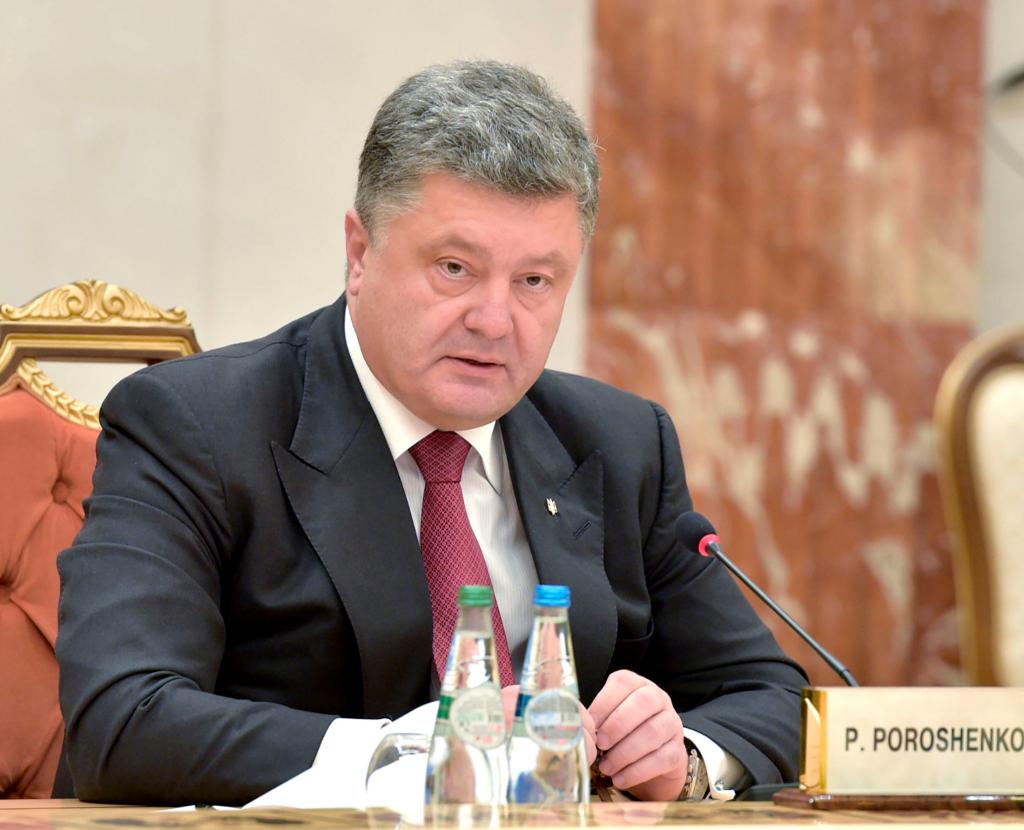 Порошенко предложил дать особый статус Донбассу на три года