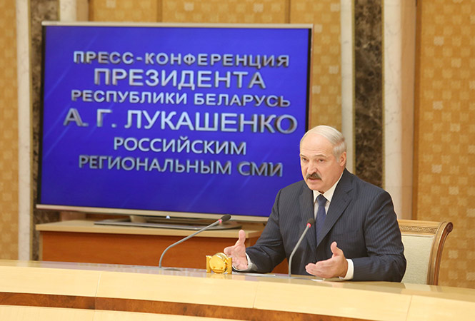Лукашенко не боится российской оккупации и просит «не долбать» вопросами про Крым