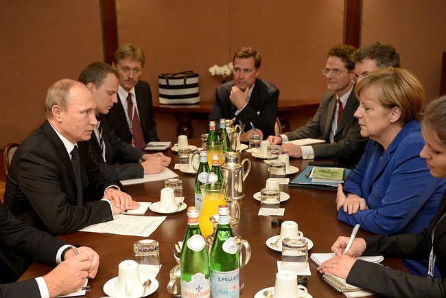 Путин и Меркель не смогли договориться об Украине после его опоздания на 4 часа