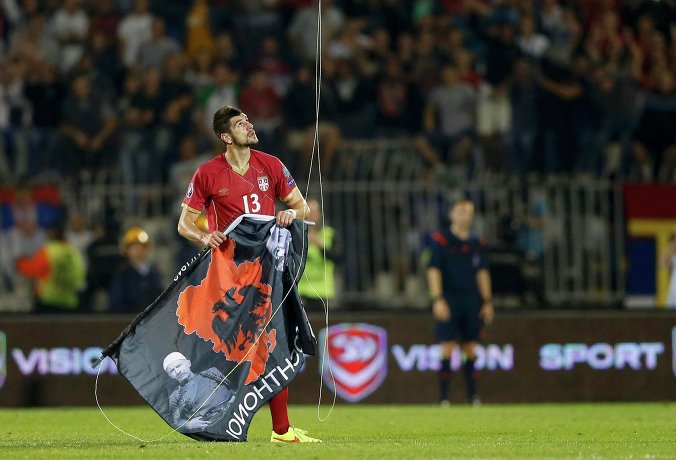 Массовые беспорядки на матче Сербия-Албания. Матч был сорван из-за беспилотника над полем