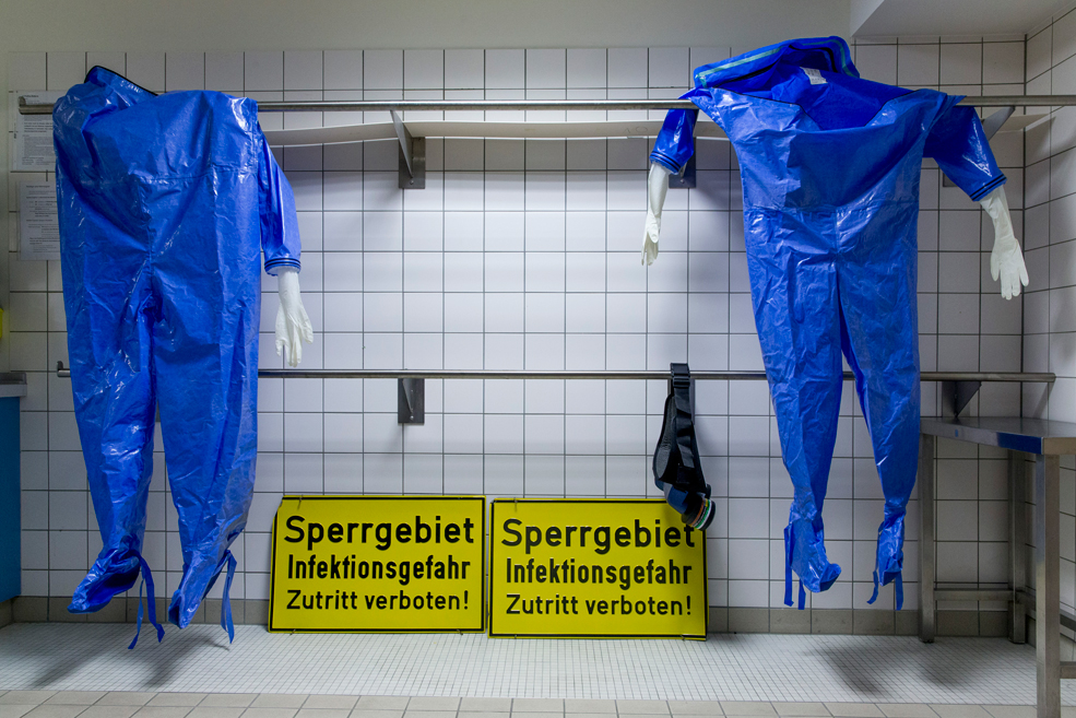 Первый погибший от Эболы в Германии. Канада начинает испытывать вакцину на людях