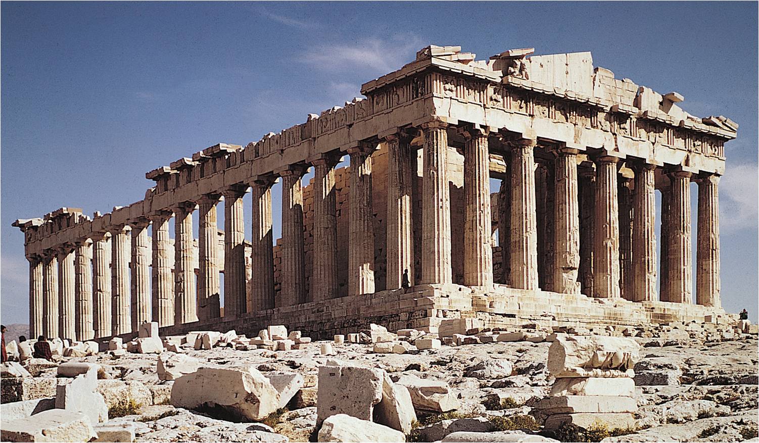 Паркурщики из России разрушили стену Парфенона в Греции