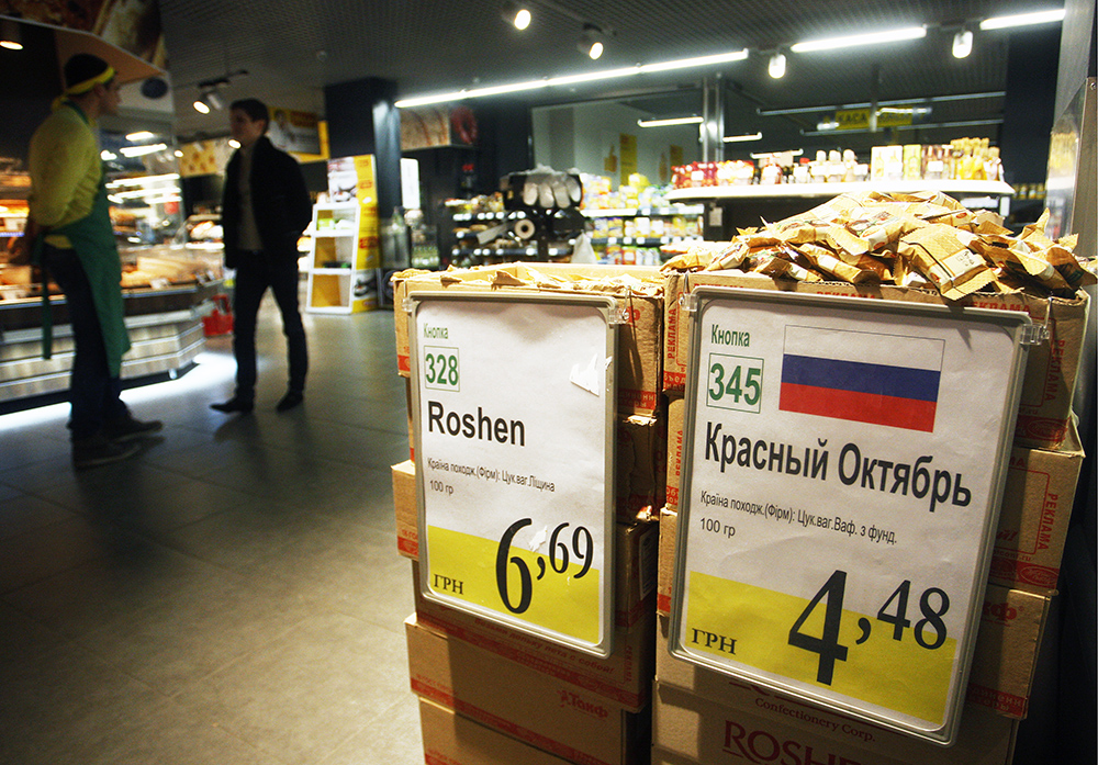 Власти Киева отправили товары из России на отдельные полки