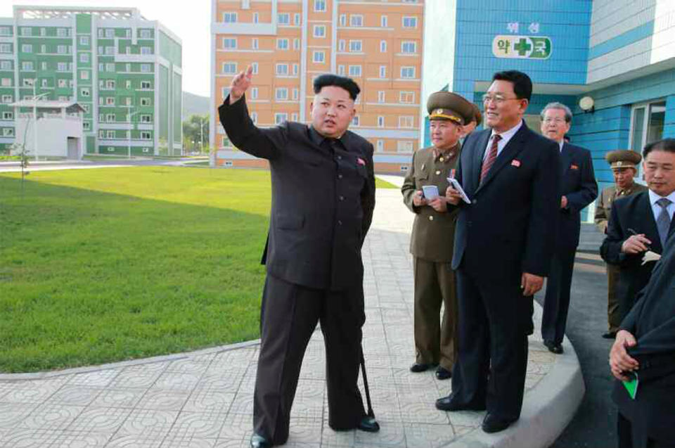 Лидер КНДР появился с тростью на публике спустя 5 недель слухов и домыслов