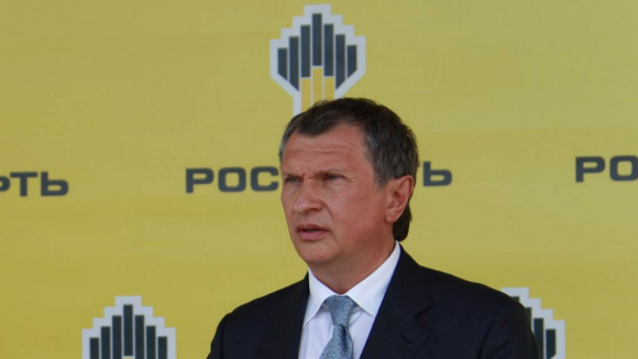 «Роснефть» запросила больше 2 трлн рублей у ФНБ. Заявка одобрена
