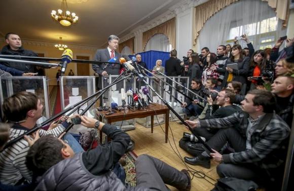 На выборах в Раду лидируют партии Яценюка и Порошенко, объявившие о коалиции