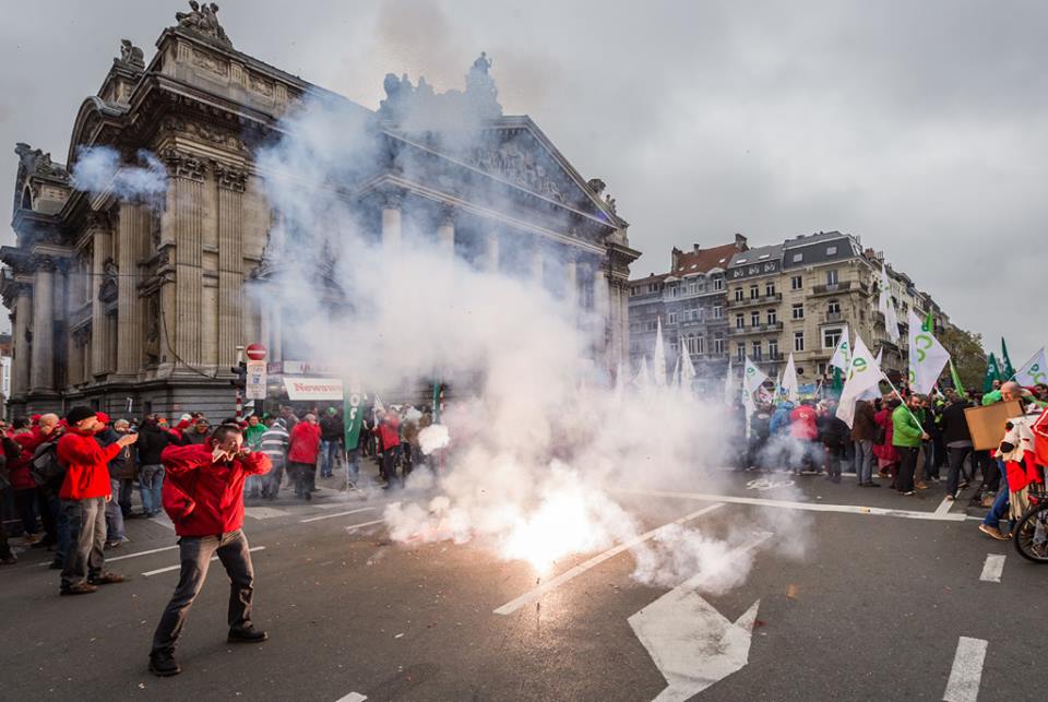 Беспорядки в Брюсселе: 100 тысяч человек вышли против социальных реформ правительства (ВИДЕО)