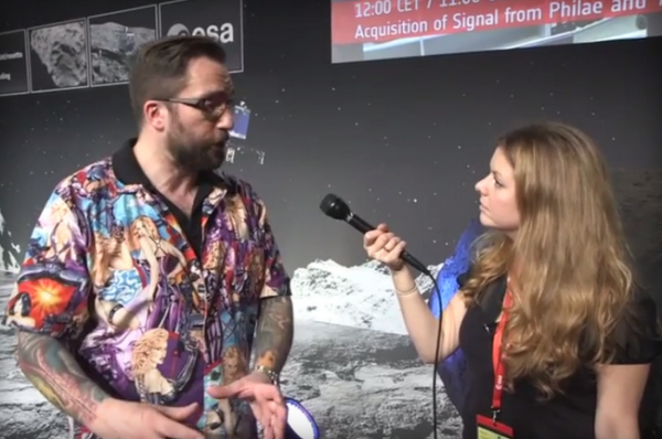 Ученый миссии Rosetta на комету пострадал из-за красоток на рубашке